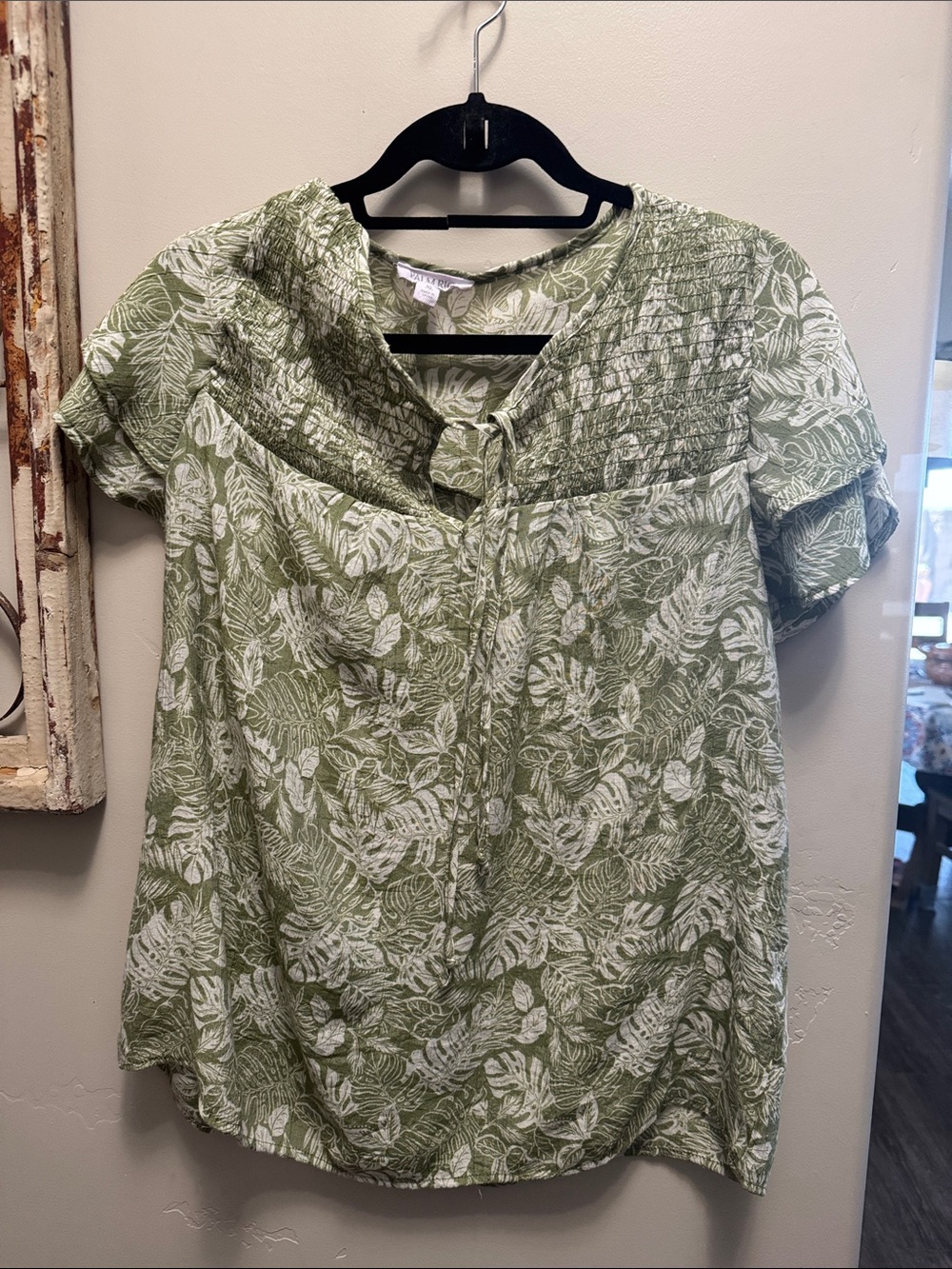 Women's Green Leaf-Print Short Sleeve Blouse with Tie Neck